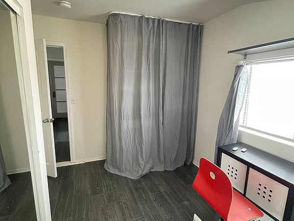 4th image of 725 W 42nd Pl #4