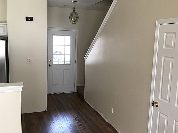 3rd image of 853 Flagstone Dr