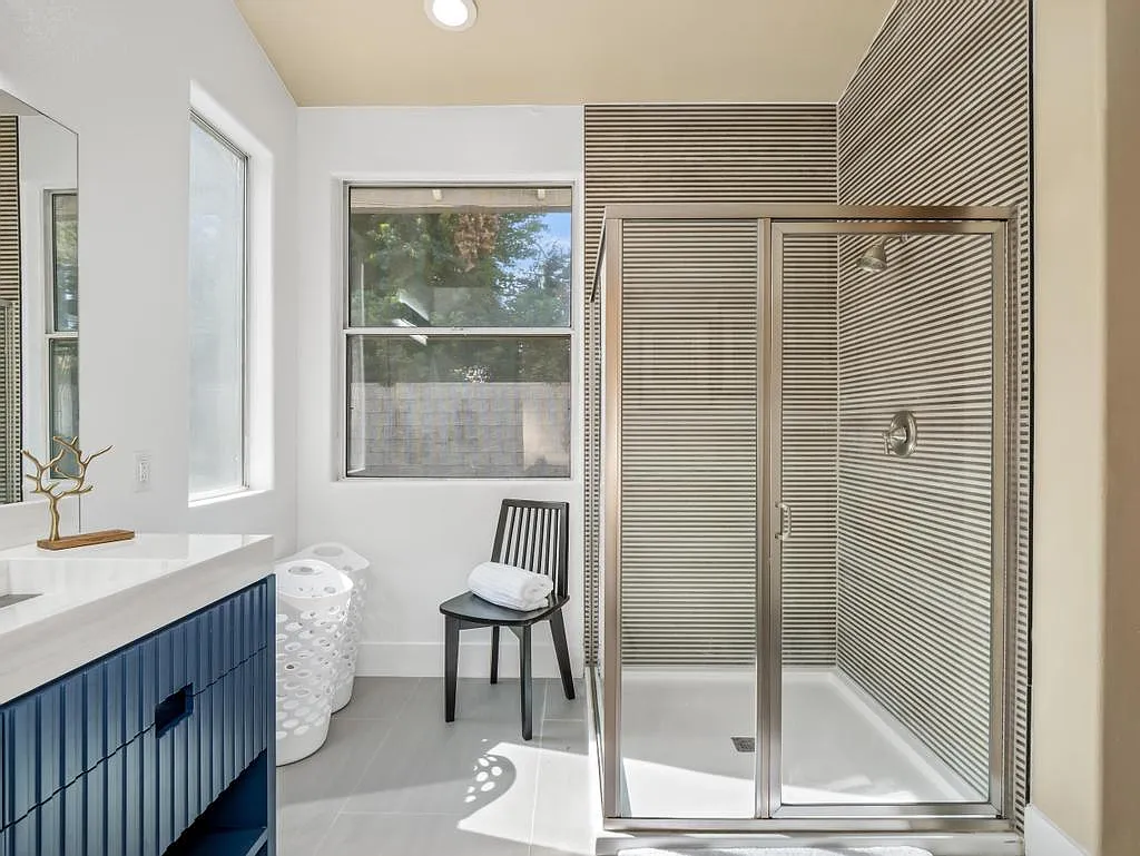 8551 N Whitney Ave — Photo 3