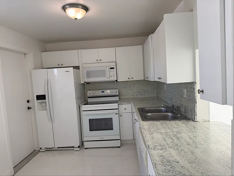 1601 NE 191st St #205 — Photo 3