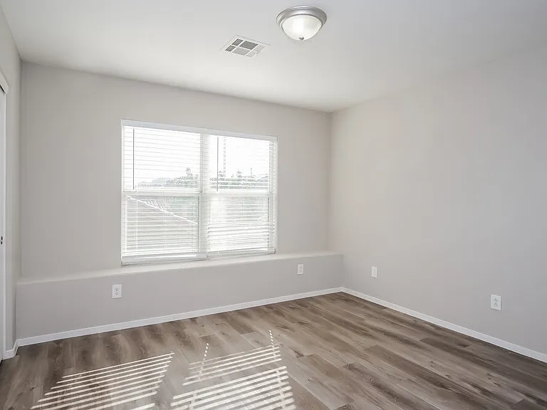 8860 Ashley Park Ave — Photo 13