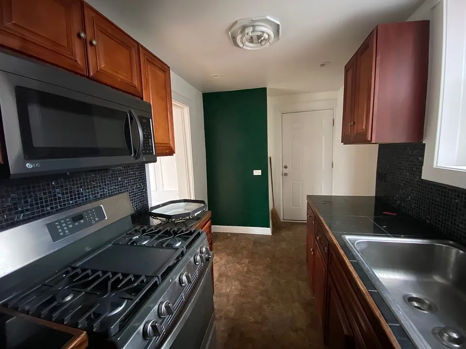 6305 N Washtenaw Ave #1
