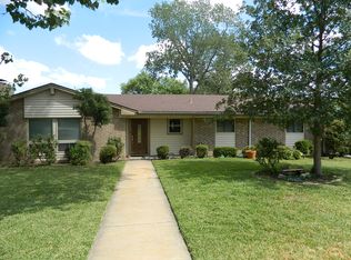 421 Bluebonnet Dr, Grapevine, TX 76051