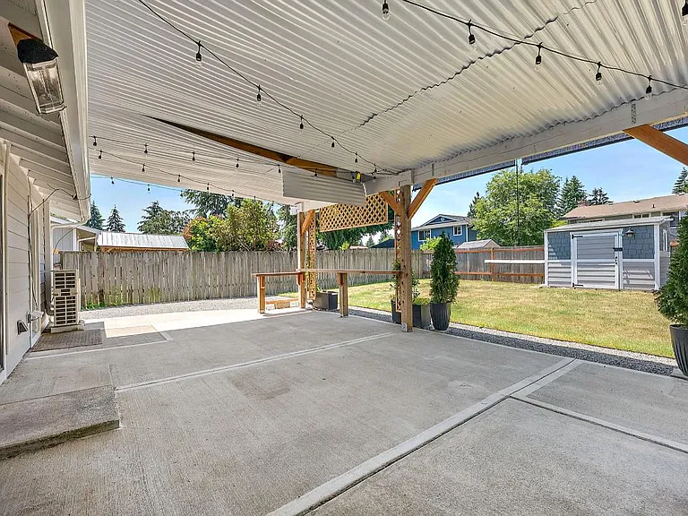 62 Queets St — Photo 34