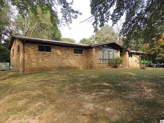 2nd image of 616 Stewart Rd