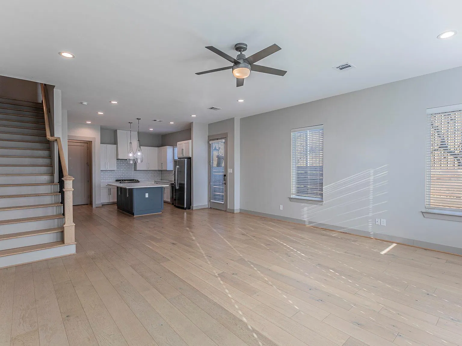 3 bed, 2.5 bath, 1729 sqft, $2,250 — Photo 2