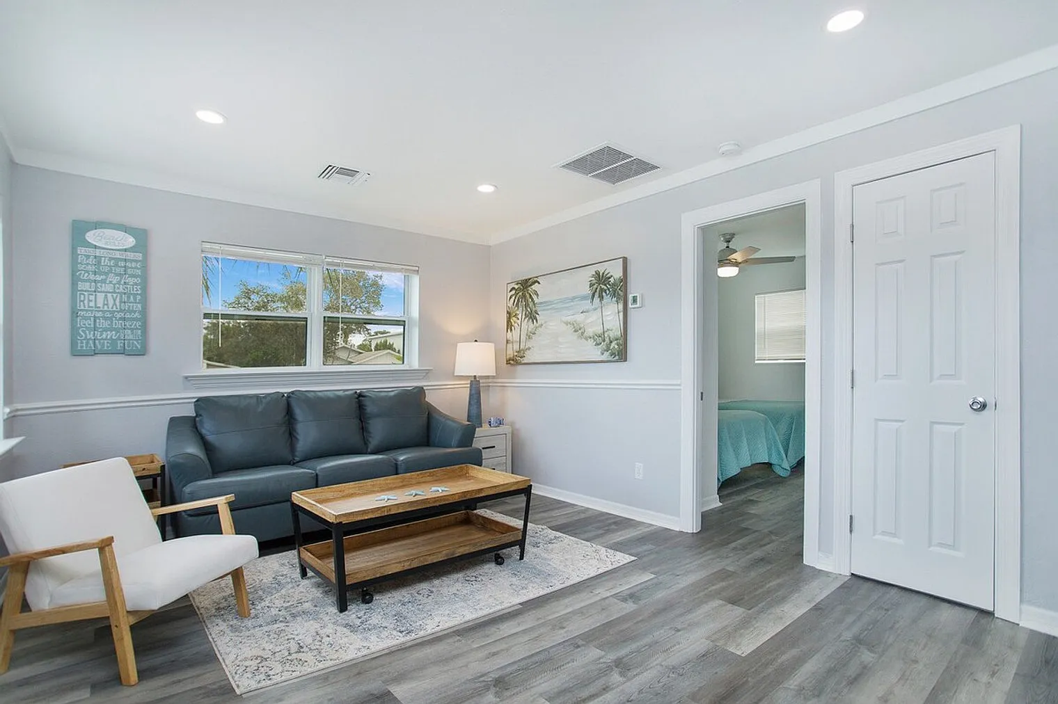 2 bed, 2.0 bath, 914 sqft, $5,884 — Photo 2