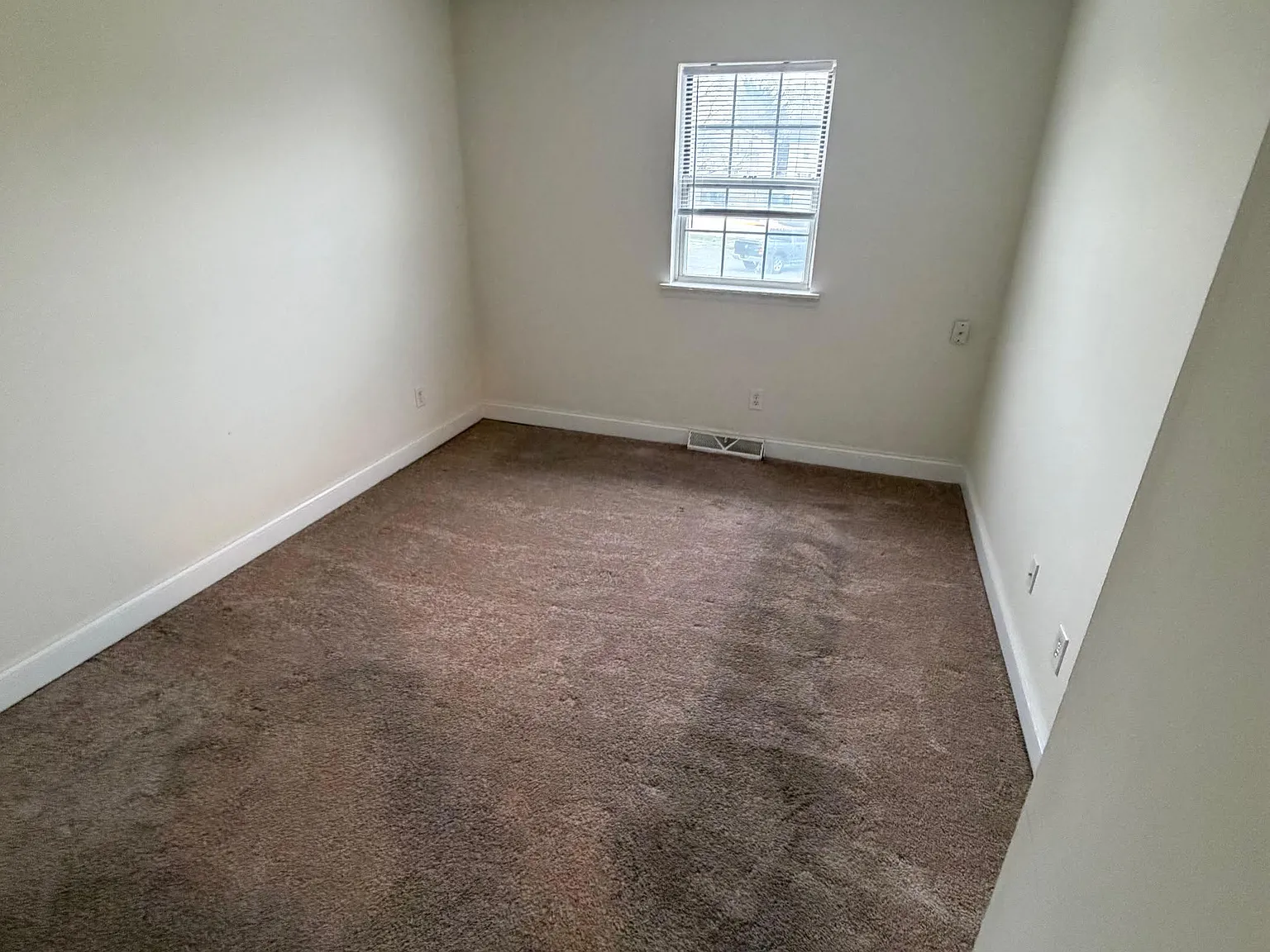 2 bed, 900 sqft, $1,400 — Photo 3
