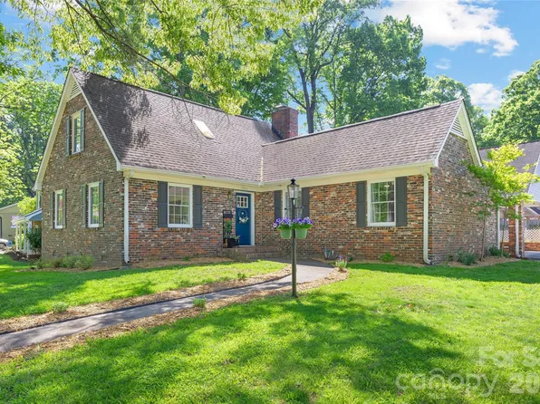 3400 Erinbrook Ln, Charlotte, NC 28215