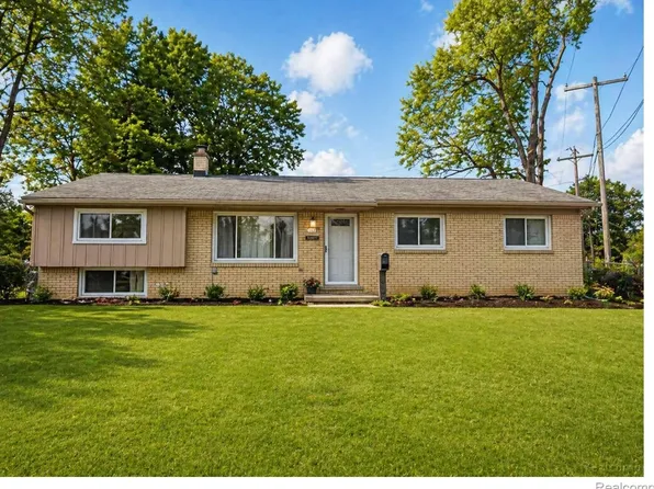 11360 Deno Ct, Sterling Heights, MI 48314
