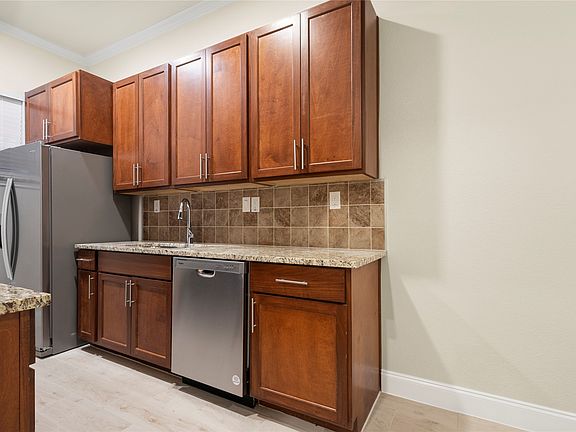 4th image of 503 S 5th St