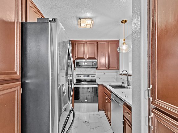 5th image of 2057 Burton St