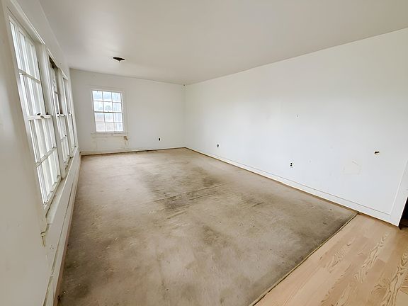 2nd image of 7433 Park Ave