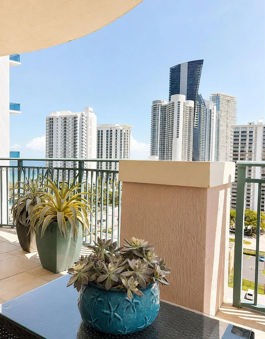 King David Of Sunny Isles — Photo 2
