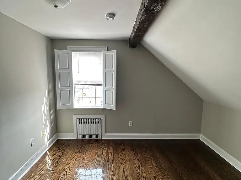 2860 Whitney Ave #1 — Photo 8