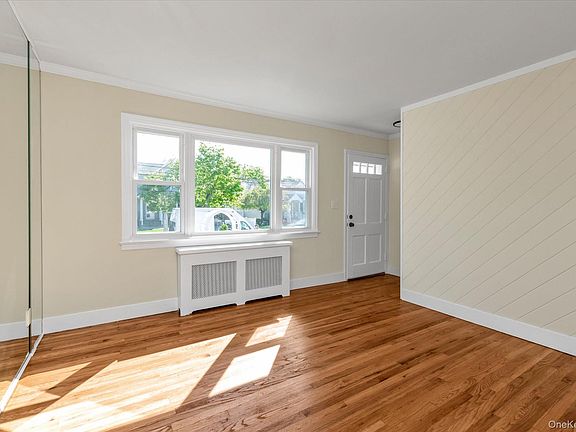 4th image of 241 Phyllis Drive