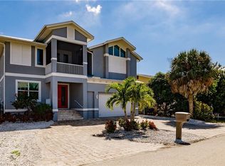 2875 Triggerfish St, Matlacha, FL 33993