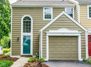 2 Greenwich Ct, Oakmont, PA 15139
