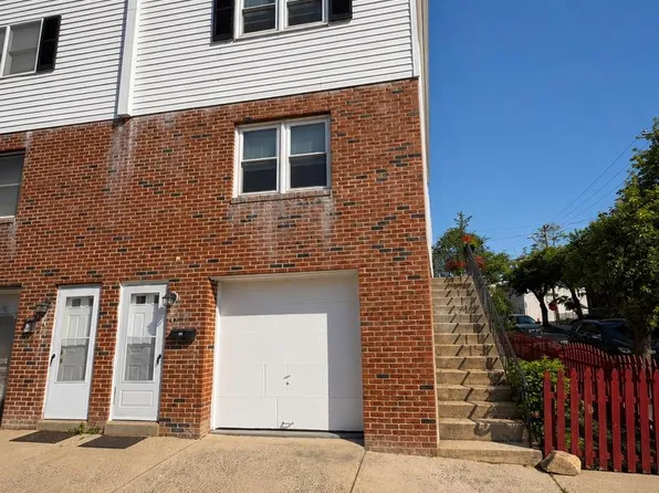 584 Green Ln, Philadelphia, PA 19128