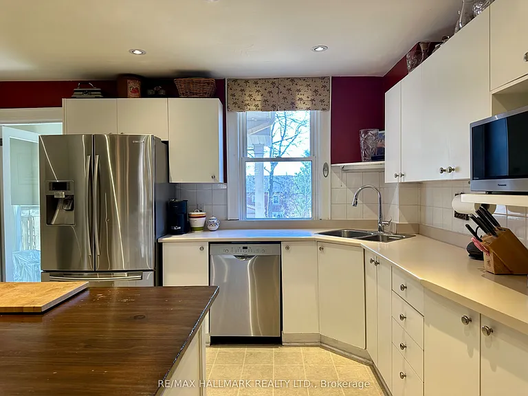 145 Castlefield Ave — Photo 10