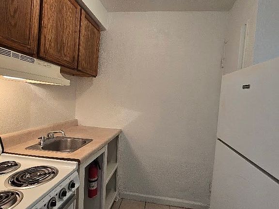 2nd image of 611 N Van Ness Ave #1C