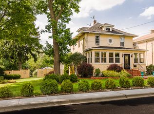 128 Pleasant Ave, Highwood, IL 60040