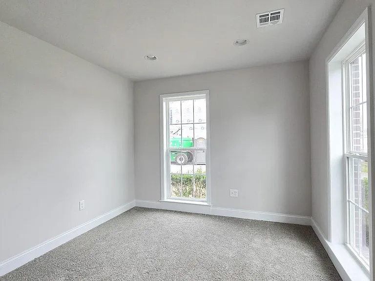 3089 Herr St — Photo 20