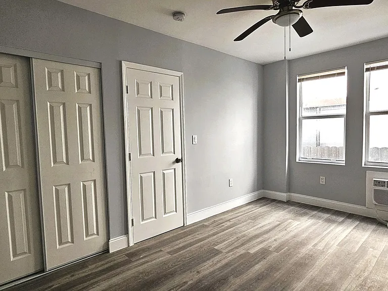 1142 SW 4th St #4 — Photo 7