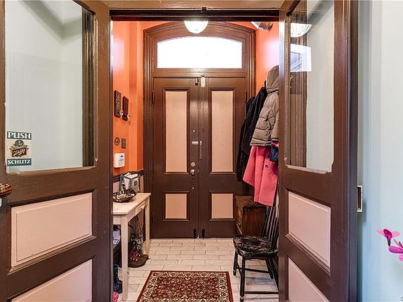 3rd image of 518 Saint James St
