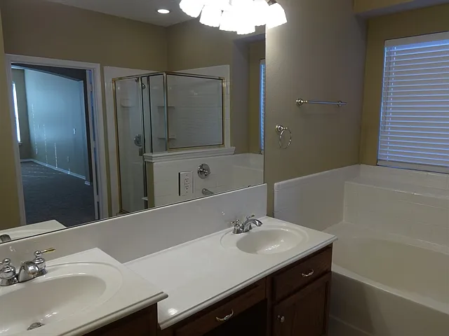 613 Silverbrook Dr — Photo 11