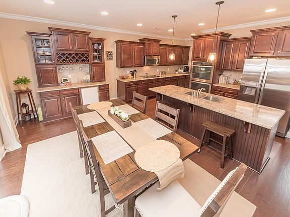 5th image of 1133 Stockwell Dr