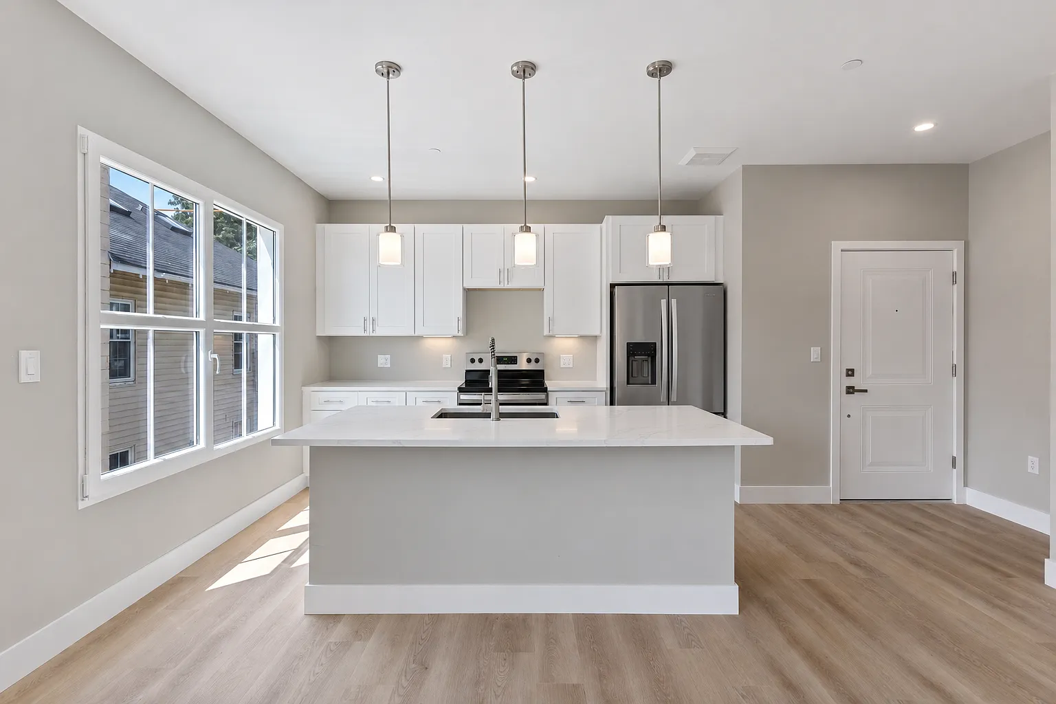 2 bed, 756 sqft, $3,650 — Photo 2