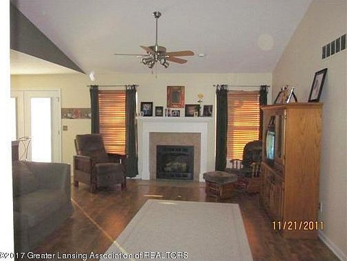3rd image of 233 Churchill Downs Blvd