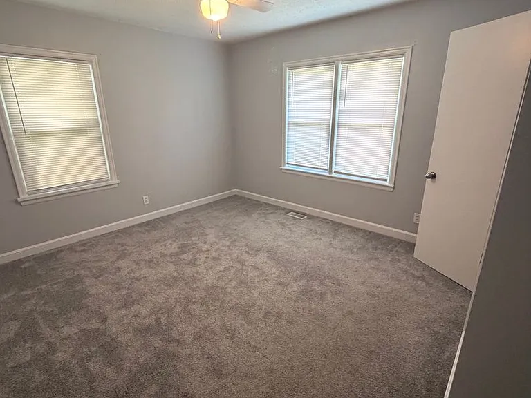 5015 Wellsworth Ave — Photo 7