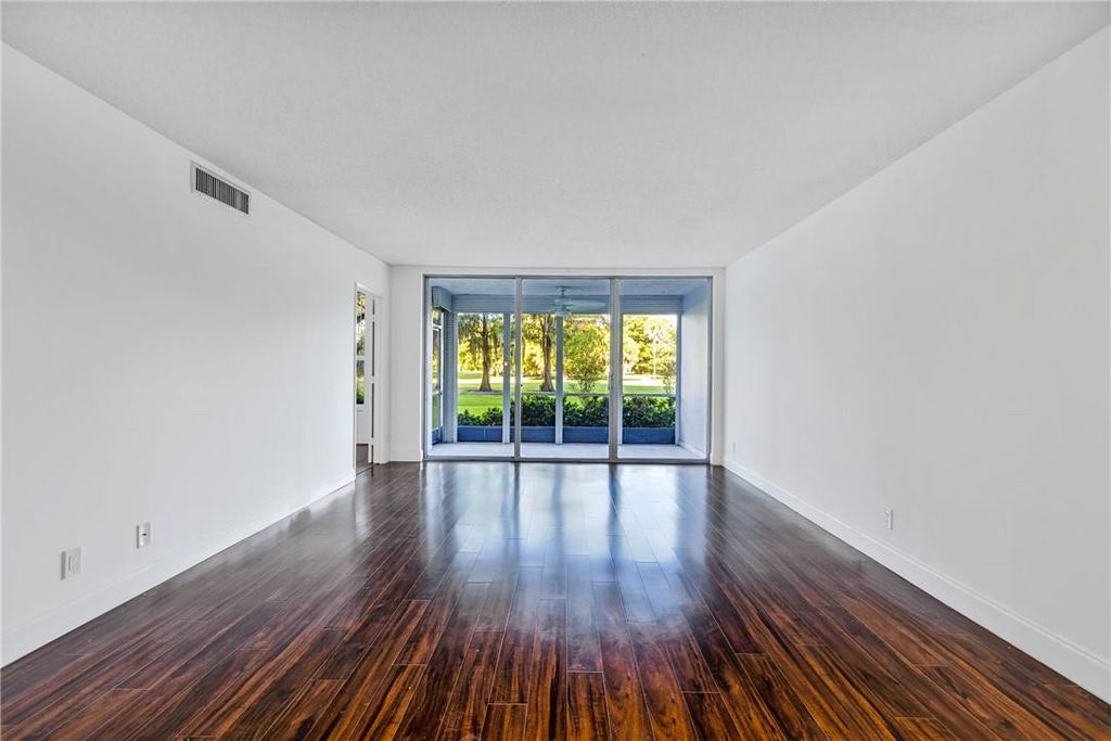 605 Oaks Dr APT 104, photo 9