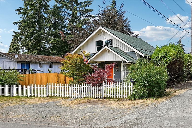 2nd image of 811 S 88th Street