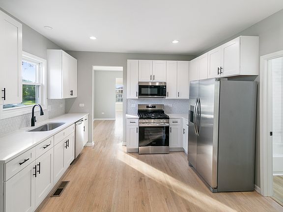 3rd image of 505 Greenbay Ave