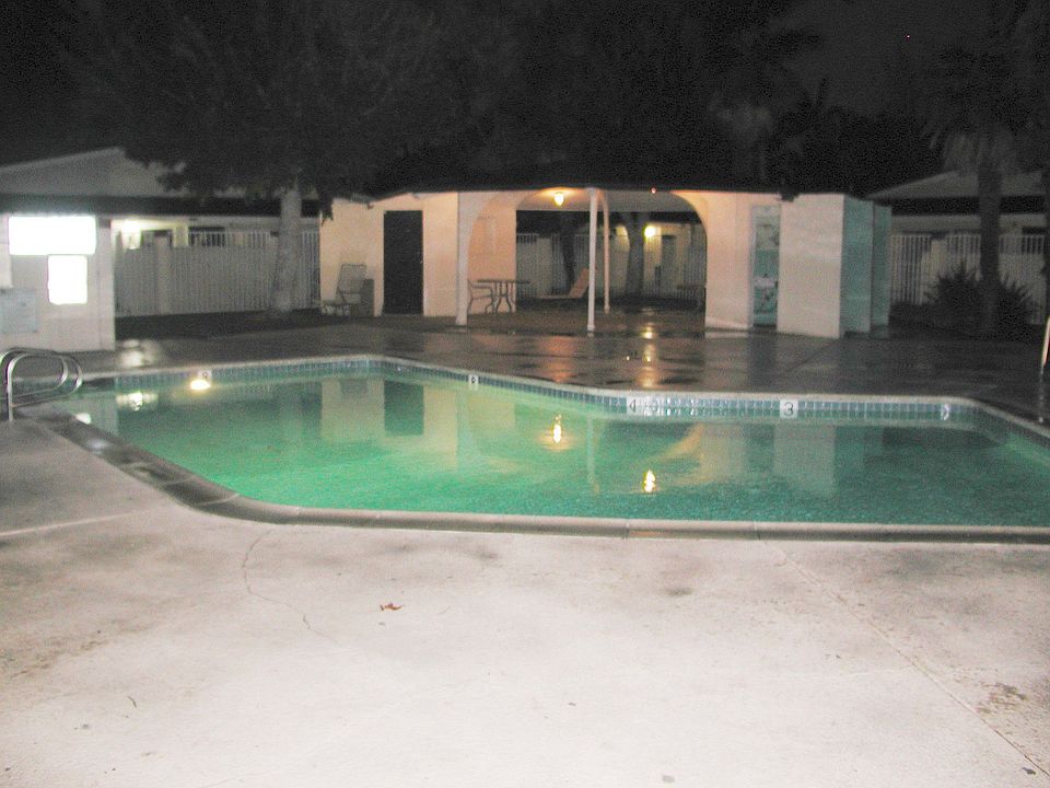 Community Pool & Spa
