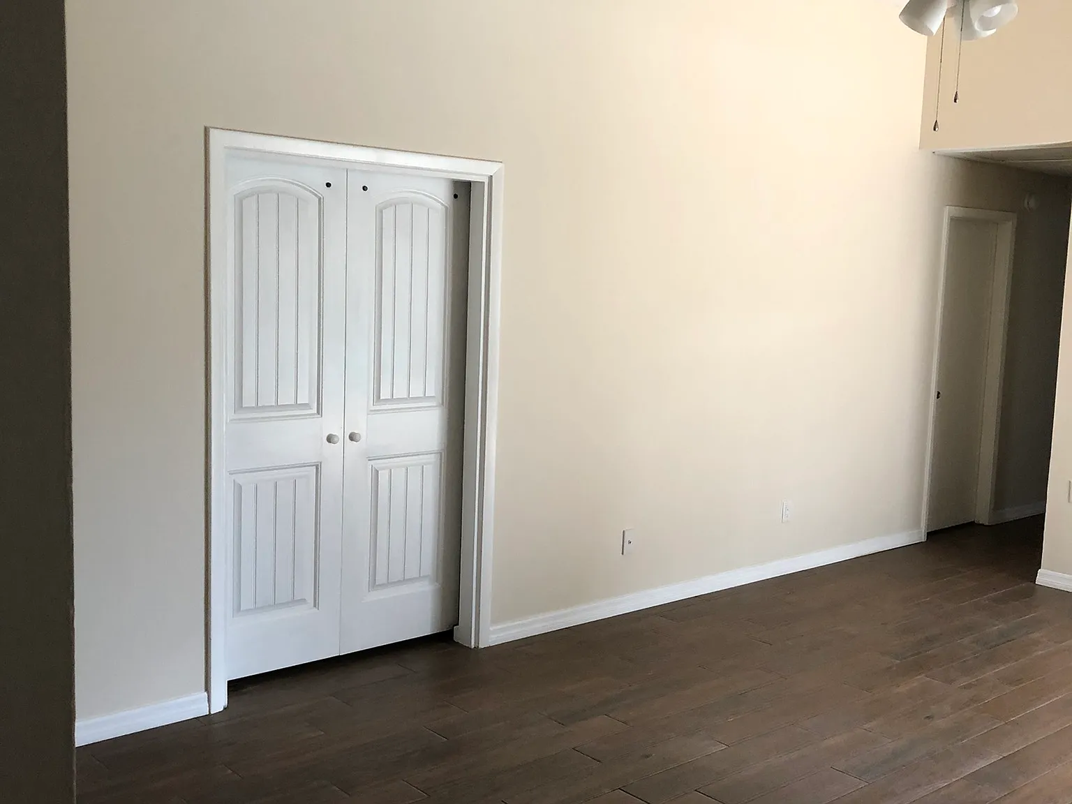 5 bed, 1958 sqft, $2,985 — Photo 4