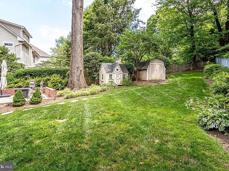 4894 Williamsburg Blvd — Photo 44