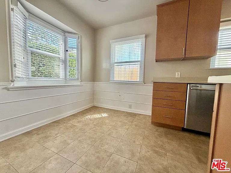 1504 Ocean Park Blvd — Photo 10