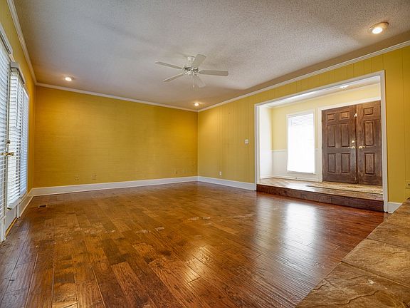 5th image of 2600 Lakewood Dr