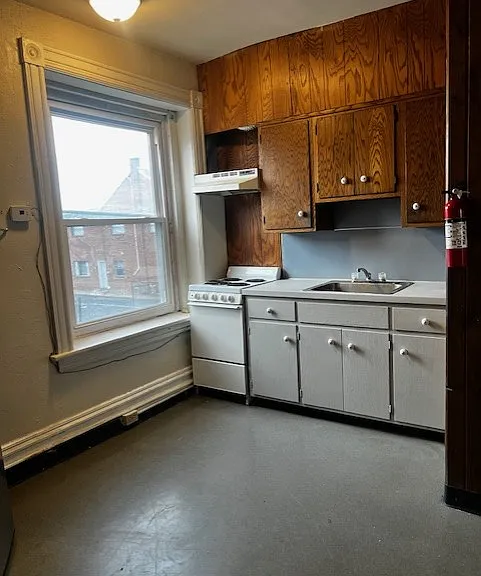 1201 Windsor St #1 — Photo 6