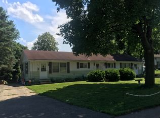 215 N Lord Ave #17, Carpentersville, IL 60110