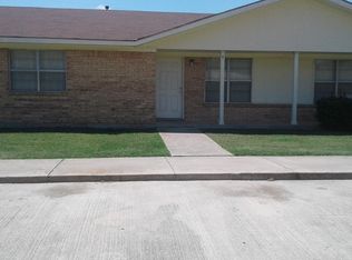9 Walnut Ln, Gainesville, TX 76240