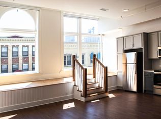 914 S 8th St, Manitowoc, WI 54220