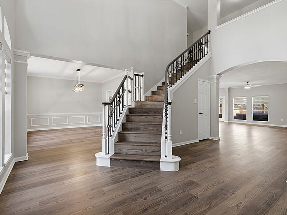 5th image of 3601 Sandhurst Dr