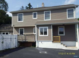 41 Chestnut St, Bloomingdale, NJ 07403