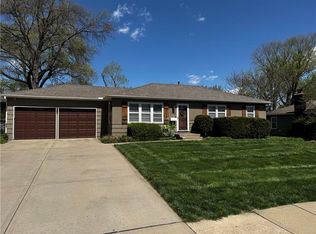 5916 W 102nd St, Overland Park, KS 66207