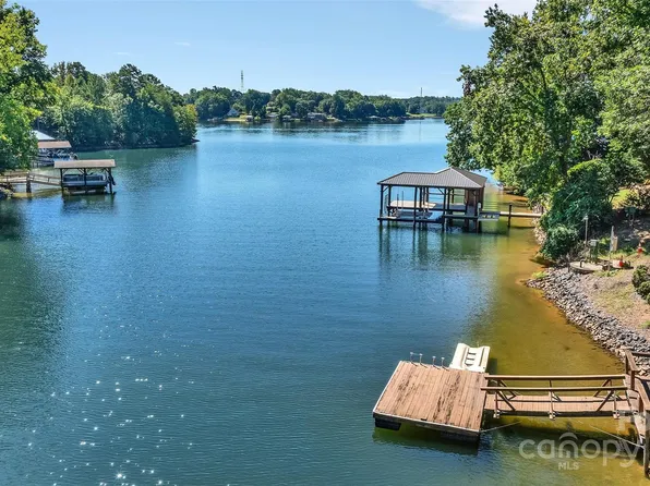 1077 Gauguin Ln, Tega Cay, SC 29708